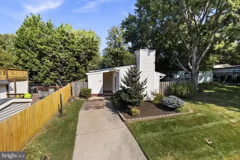 2322 Kingsbury Ln, Woodbridge, VA 22192