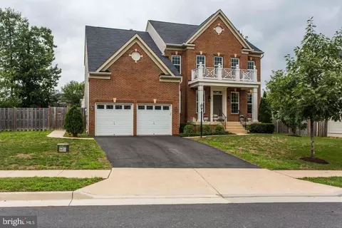 9126 Autumn Glory Ln, Bristow, VA 20136