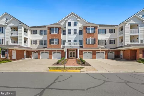 15231 Royal Crest Dr #205, Haymarket, VA 20169