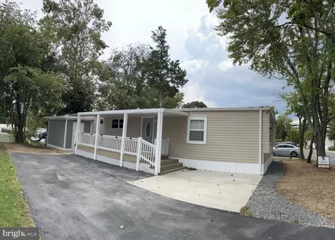 85 Village Pkwy, Dumfries, VA 22026
