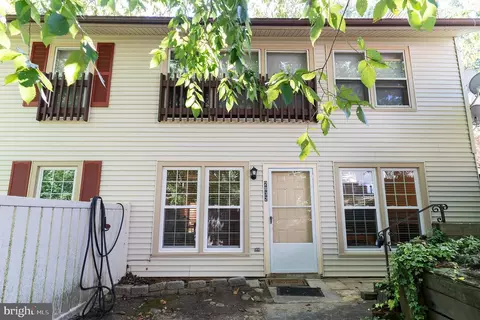 2832 Chablis Cir, Woodbridge, VA 22192