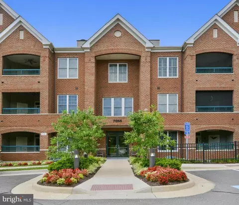 7055 Heritage Hunt Dr #211, Gainesville, VA 20155