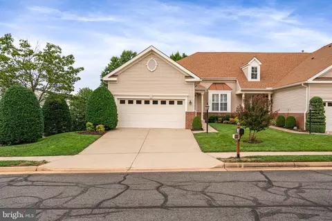 6965 Walnut Hill Dr, Gainesville, VA 20155