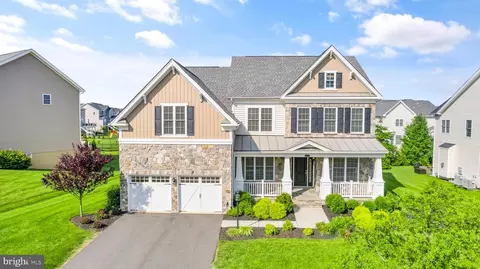 5877 Waterloo Bridge Cir, Haymarket, VA 20169