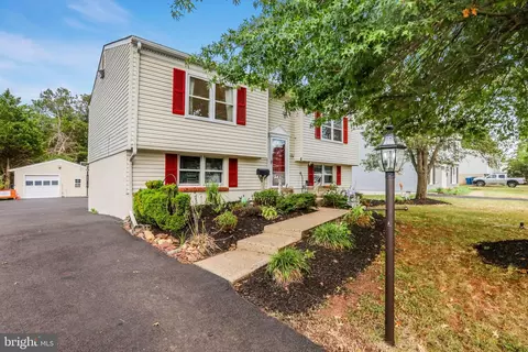 9706 Lomond Dr, Manassas, VA 20109