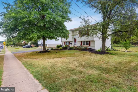 9706 Lomond Dr, Manassas, VA 20109 photo 4