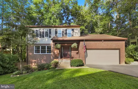 16218 Cypress Ct, Dumfries, VA 22025