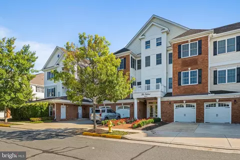 15251 Royal Crest Dr #101, Haymarket, VA 20169