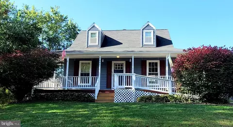 5651 Roundtree Dr, Woodbridge, VA 22193