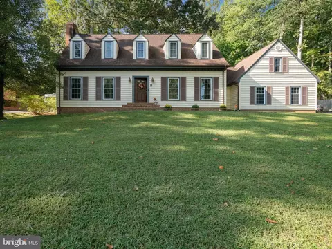 18602 Cabin Rd, Triangle, VA 22172