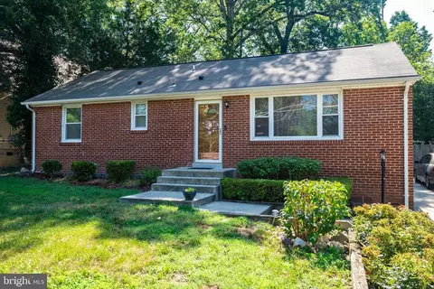 19115 Wayne Dr, Triangle, VA 22172 photo 1
