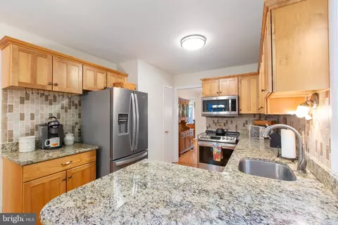12324 Mulberry Ct, Woodbridge, VA 22192