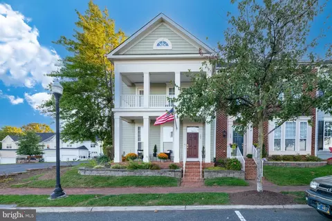 701 Harbor Side St, Woodbridge, VA 22191