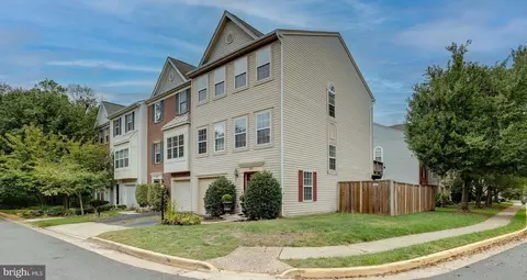 6926 Traditions Trl, Gainesville, VA 20155