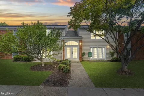 15597 Horseshoe Ln, Woodbridge, VA 22191