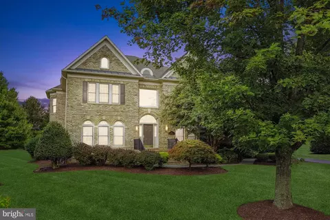 8351 Sapphire Lakes Ct, Gainesville, VA 20155