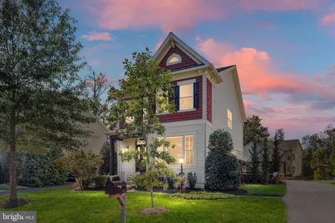 8322 Farebrook Pl, Gainesville, VA 20155