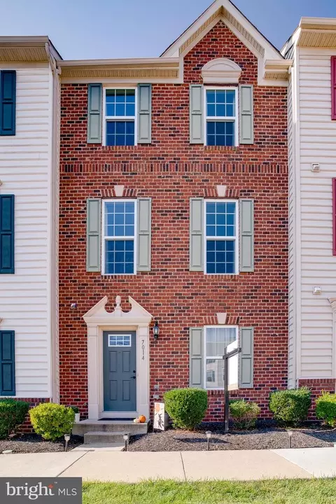 7014 Kona Dr, Gainesville, VA 20155
