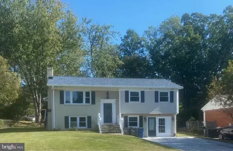 3756 Del Mar Dr, Woodbridge, VA 22193