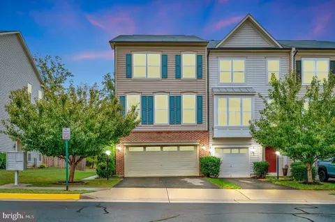 9135 Balaton Lake Ln, Bristow, VA 20136