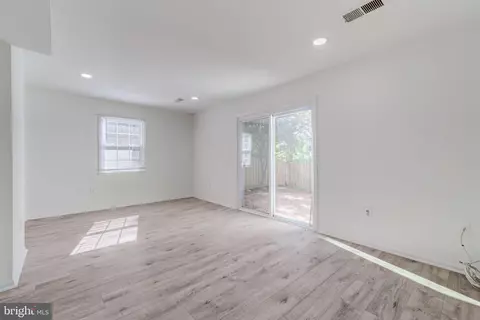 7557 Whitehall Dr, Manassas, VA 20111 photo 5