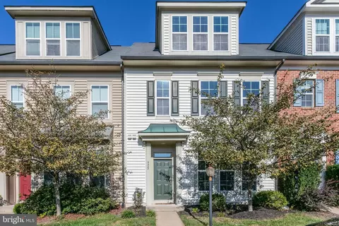 9322 Alvyn Lake Cir, Bristow, VA 20136