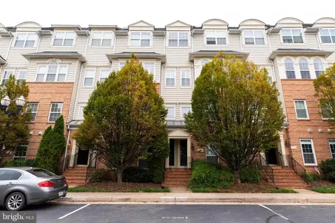 7115 Little Thames Dr, Gainesville, VA 20155