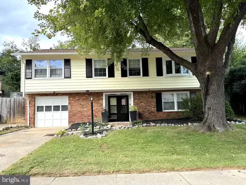 4004 Forge Dr, Woodbridge, VA 22193