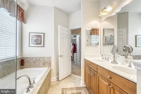 5989 Upland Meadow Ct, Gainesville, VA 20155 photo 17