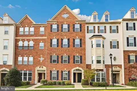7470 Brunson Cir, Gainesville, VA 20155