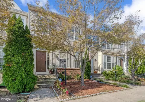 2374 Battery Hill Cir, Woodbridge, VA 22191