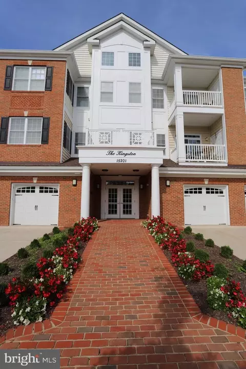 15201 Royal Crest Dr #403, Haymarket, VA 20169