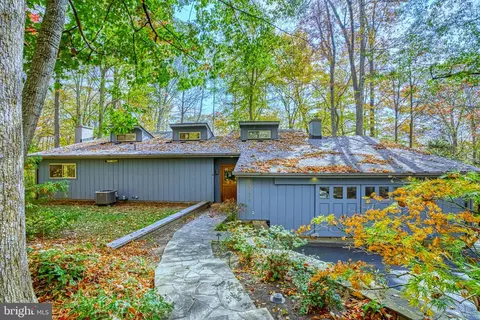 10758 Lake Forest Dr, Manassas, VA 20112