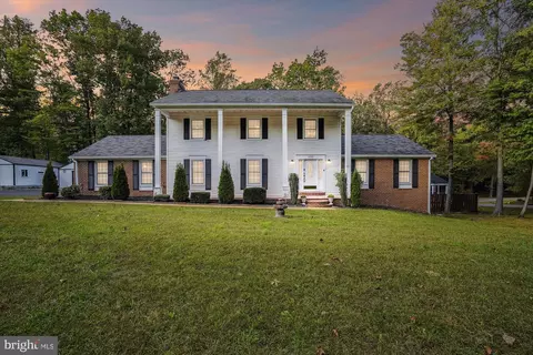 4320 Holly Oak Ct, Woodbridge, VA 22192