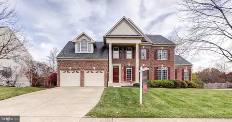 13584 Heritage Farms Dr, Gainesville, VA 20155