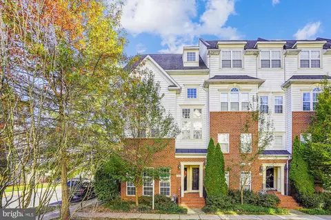 7082 Little Thames Dr, Gainesville, VA 20155