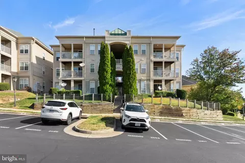 1055 Gardenview Loop #302, Woodbridge, VA 22191