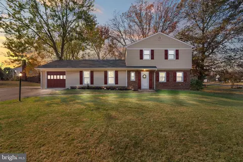 9737 Copeland Dr, Manassas, VA 20109 photo 2