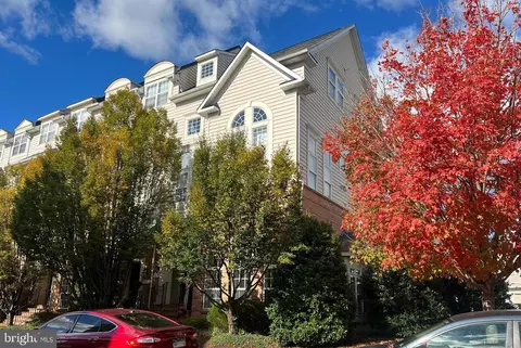 7139 Little Thames Dr, Gainesville, VA 20155