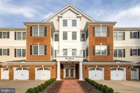 15231 Royal Crest Dr #307, Haymarket, VA 20169