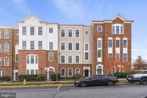 2359 Brookmoor Ln, Woodbridge, VA 22191