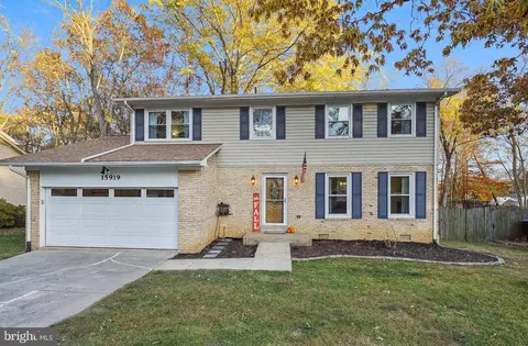 15919 Marlington Dr, Dumfries, VA 22025