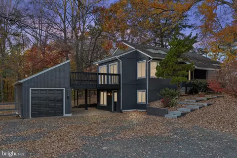8110 King Arthurs Ct, Manassas, VA 20112