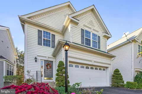 6742 Sycamore Park Dr, Haymarket, VA 20169