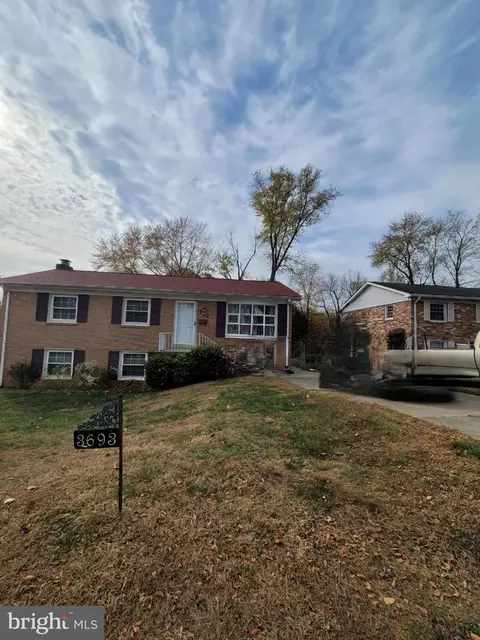 3693 Del Mar Dr, Woodbridge, VA 22193