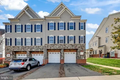 2860 Chinkapin Oak Ln, Woodbridge, VA 22191