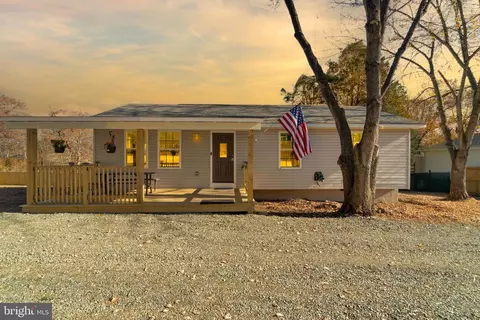 17585 Washington St, Dumfries, VA 22026