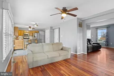 17570 Wayside Dr, Dumfries, VA 22026 photo 10