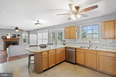 17570 Wayside Dr, Dumfries, VA 22026 photo 12