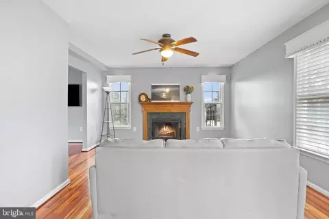 17570 Wayside Dr, Dumfries, VA 22026 photo 9